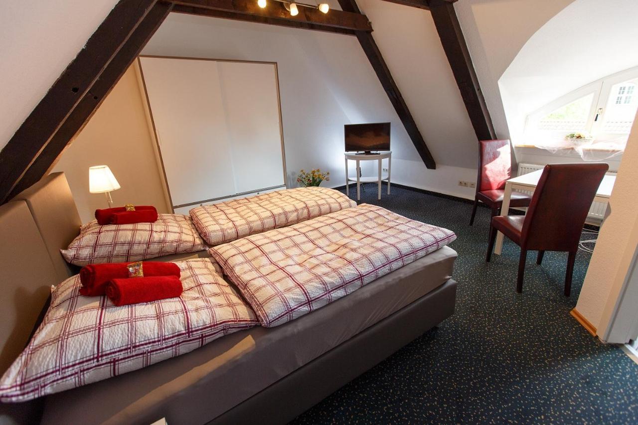 Pension Altes Burghotel Neustadt-Glewe Exterior photo