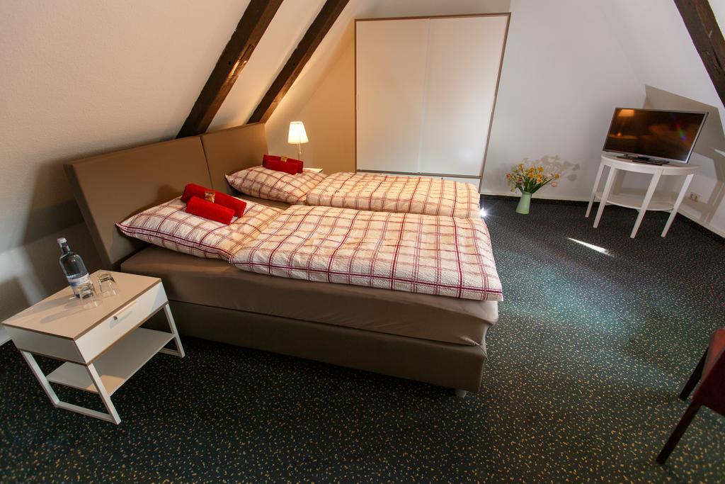 Pension Altes Burghotel Neustadt-Glewe Exterior photo